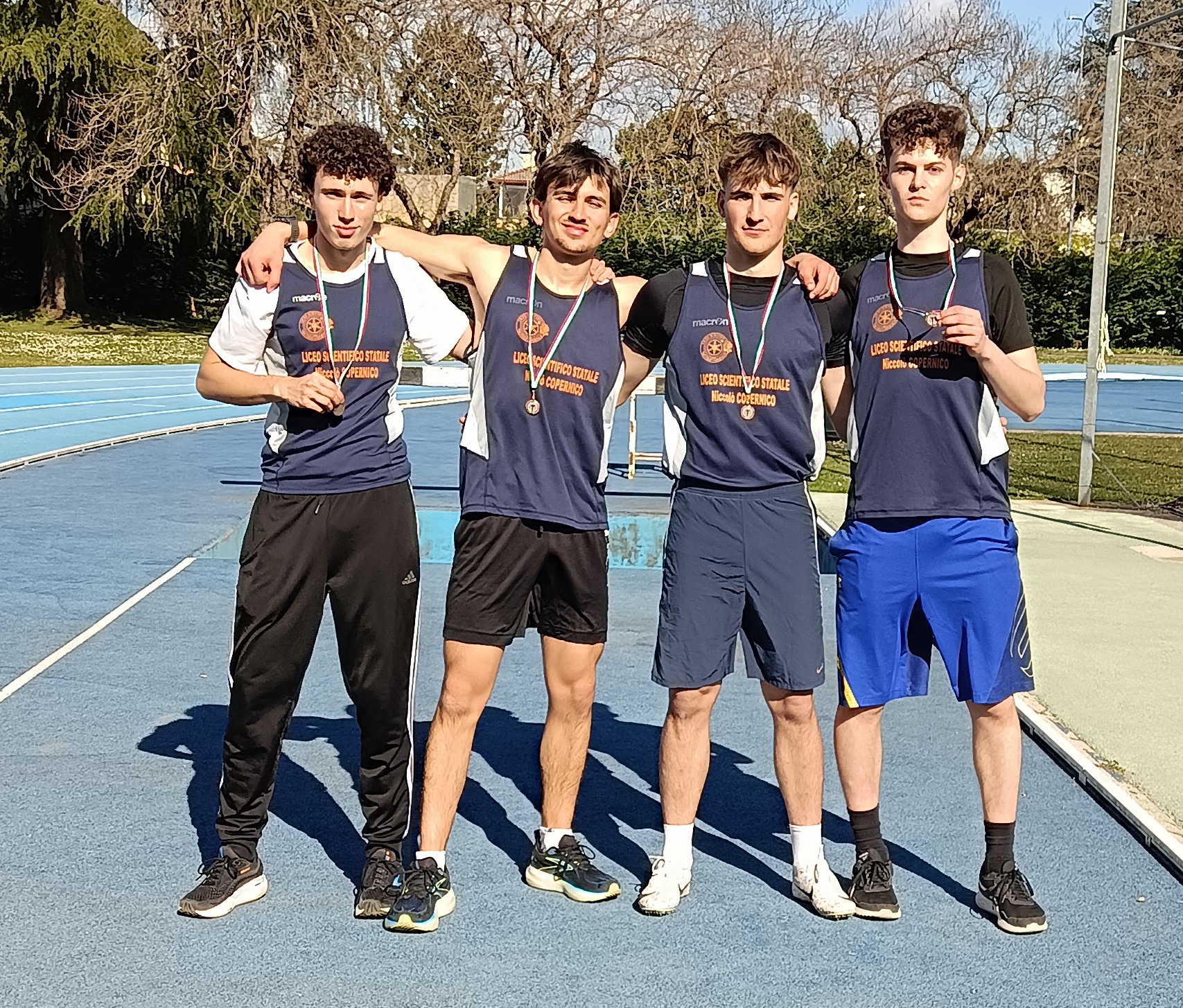 staffetta 4x100 juniores